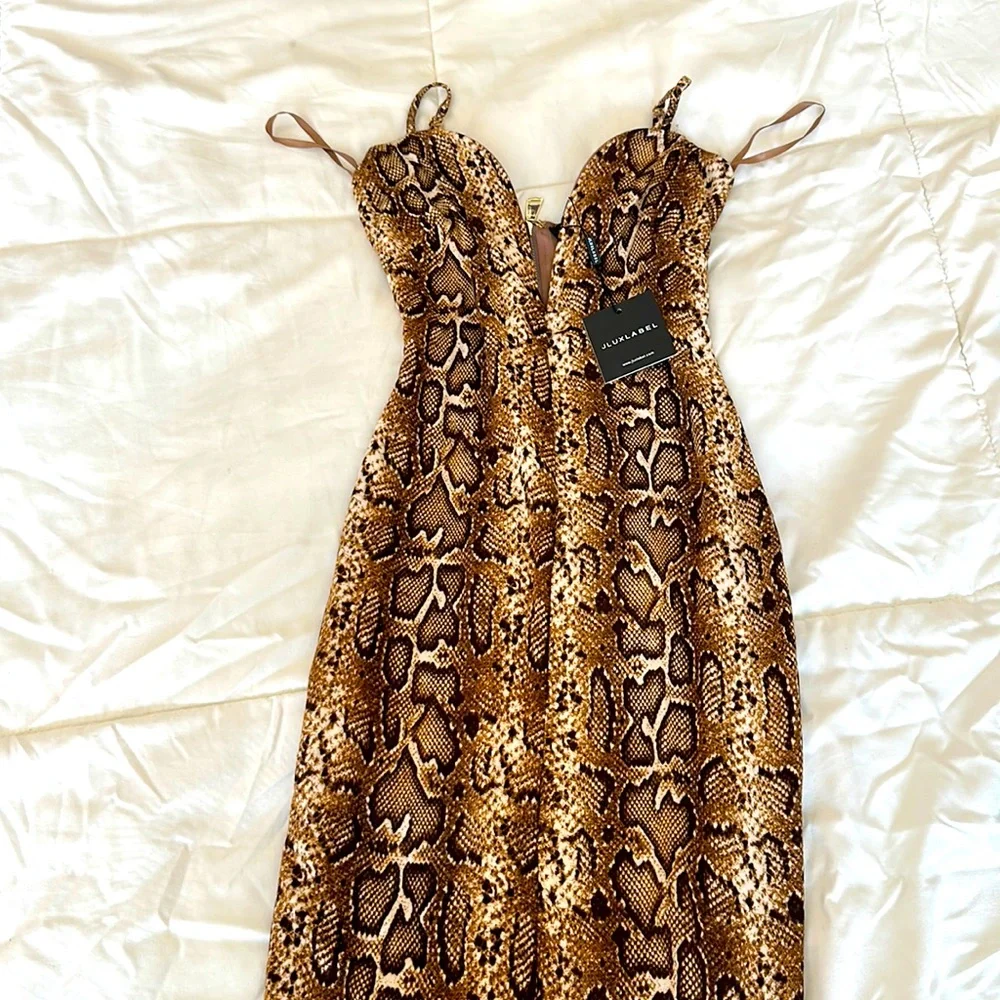 Long dress from jluxable. Never worn - Picture 1 of 1